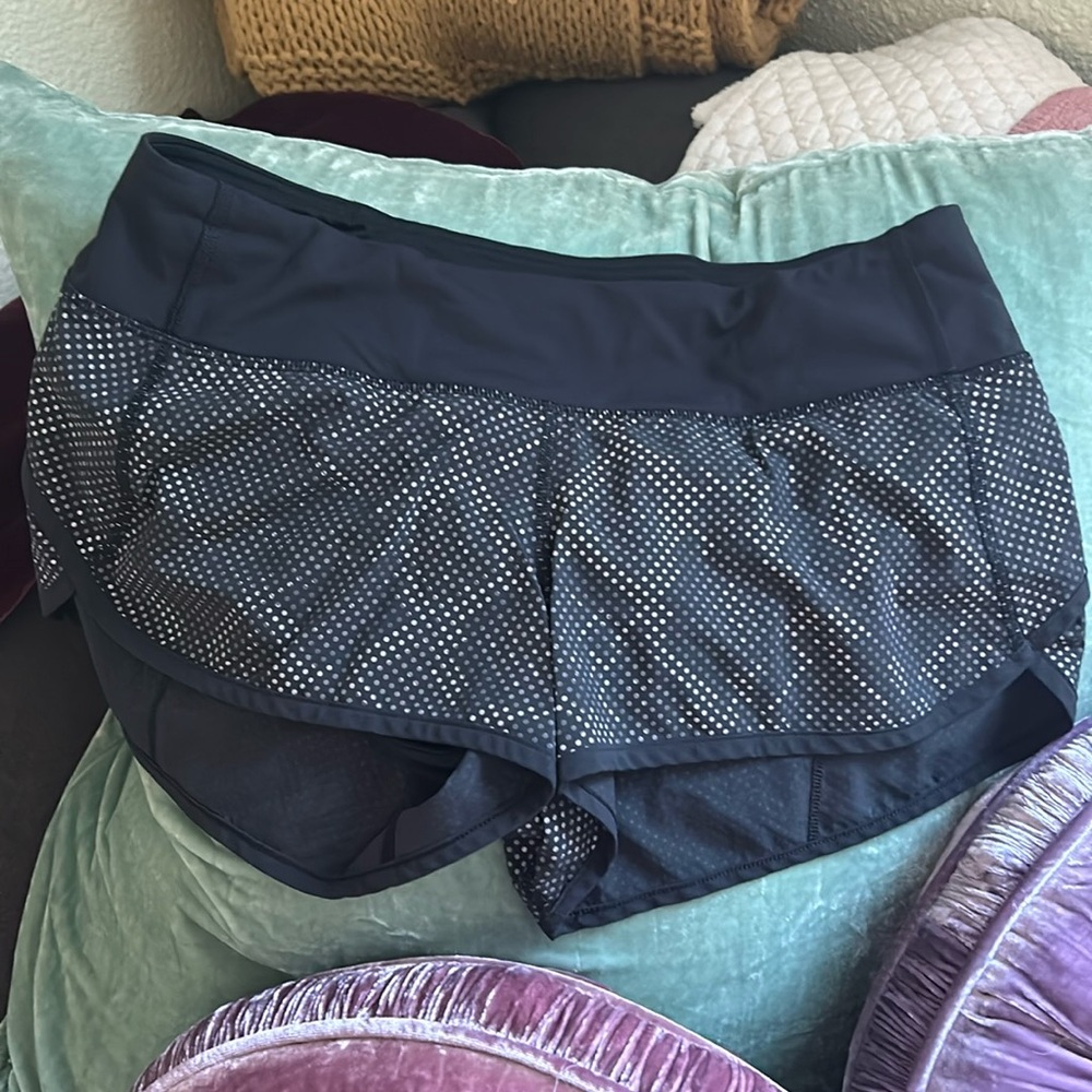Lululemon Speed shorts reflective snake print
